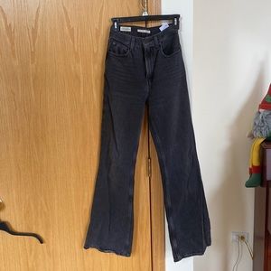 High-waisted black flare levi’s